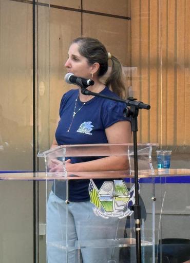 Angélica Assis, diretora do Centro de Educação Infantil Bezerra de Menezes, reivindicou apoio à instituição