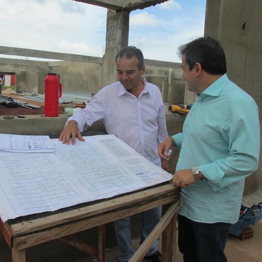 Prefeito eleito e o atual chefe do executivo municipal percorreram algumas obras que deverão ser entregues no próximo mandato, que começa no dia 1° de janeiro de 2017